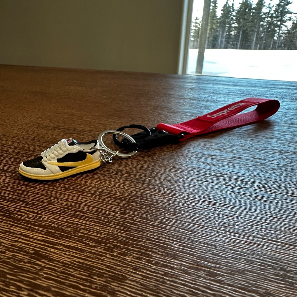 NEW Supreme Nike Travis Scott sneaker keychain
